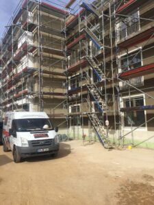 Köln-Junkersdorf - Parkettarbeiten : 84 Wohnung, 42 Doppelhäuser, 10 Atriumhäuser